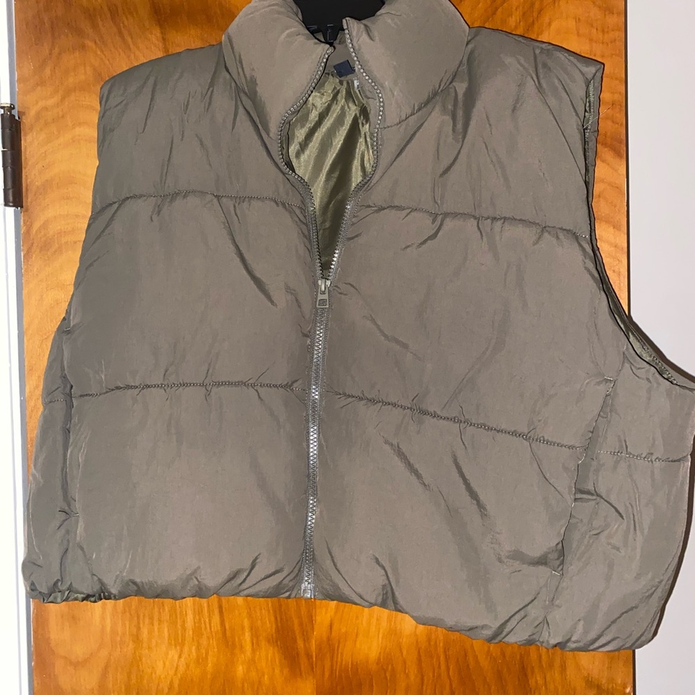 Women’s H&M puffer vest